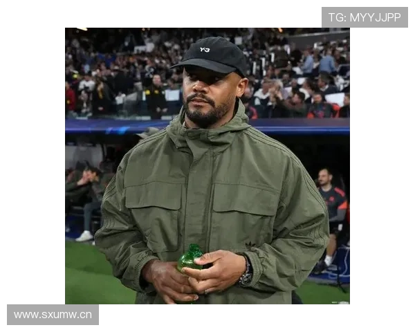 孔帕尼开战术会像将军，回家抱着披萨盒坐沙发那一刻像邻家大叔